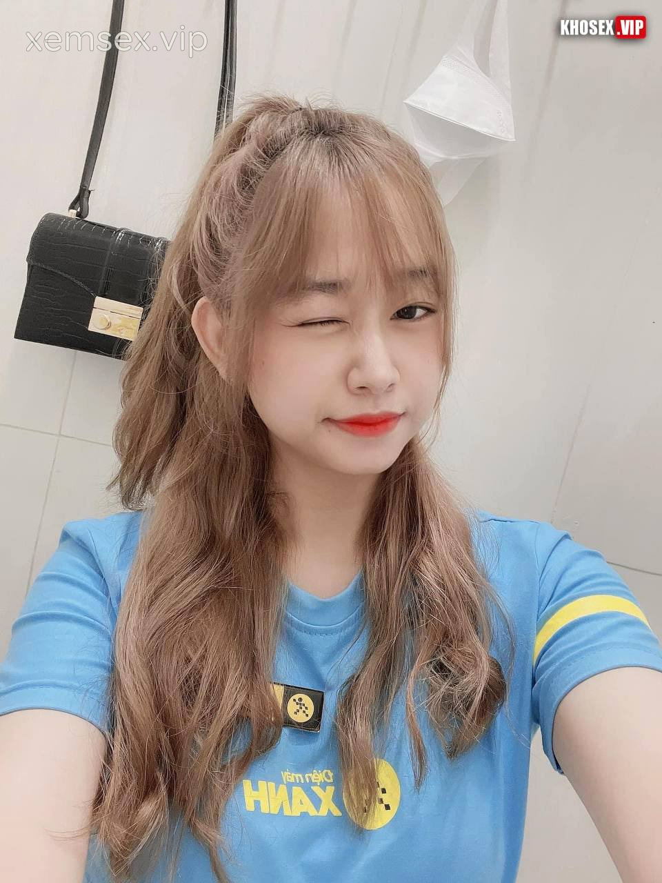 chich-em-nguoi-yeu-hotgirl-nhan-vien-dien-may-xanh-dam-dang-hinh-01