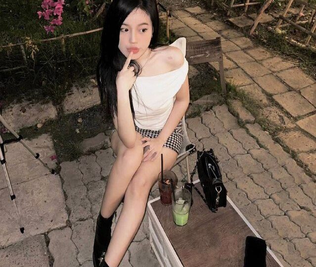 Ảnh 14 của Em mặc lọt khe cưỡi ngựa xuất tinh tràn lồn (Full Clip + Pic)